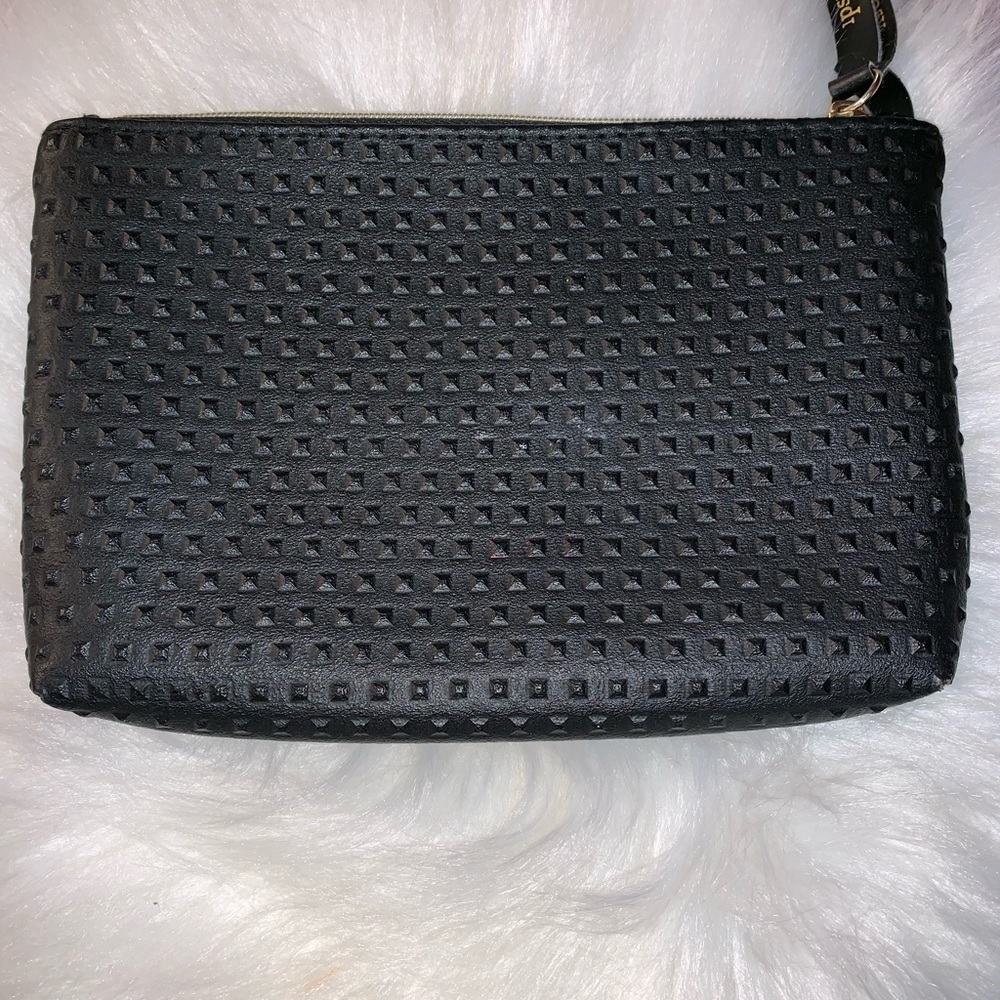Makeup bag ๐ - Picture 2 of 3